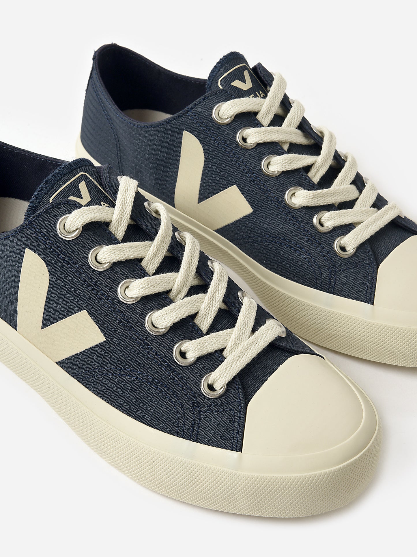 VEJA Women's Wata II Low Ripstop Sneaker