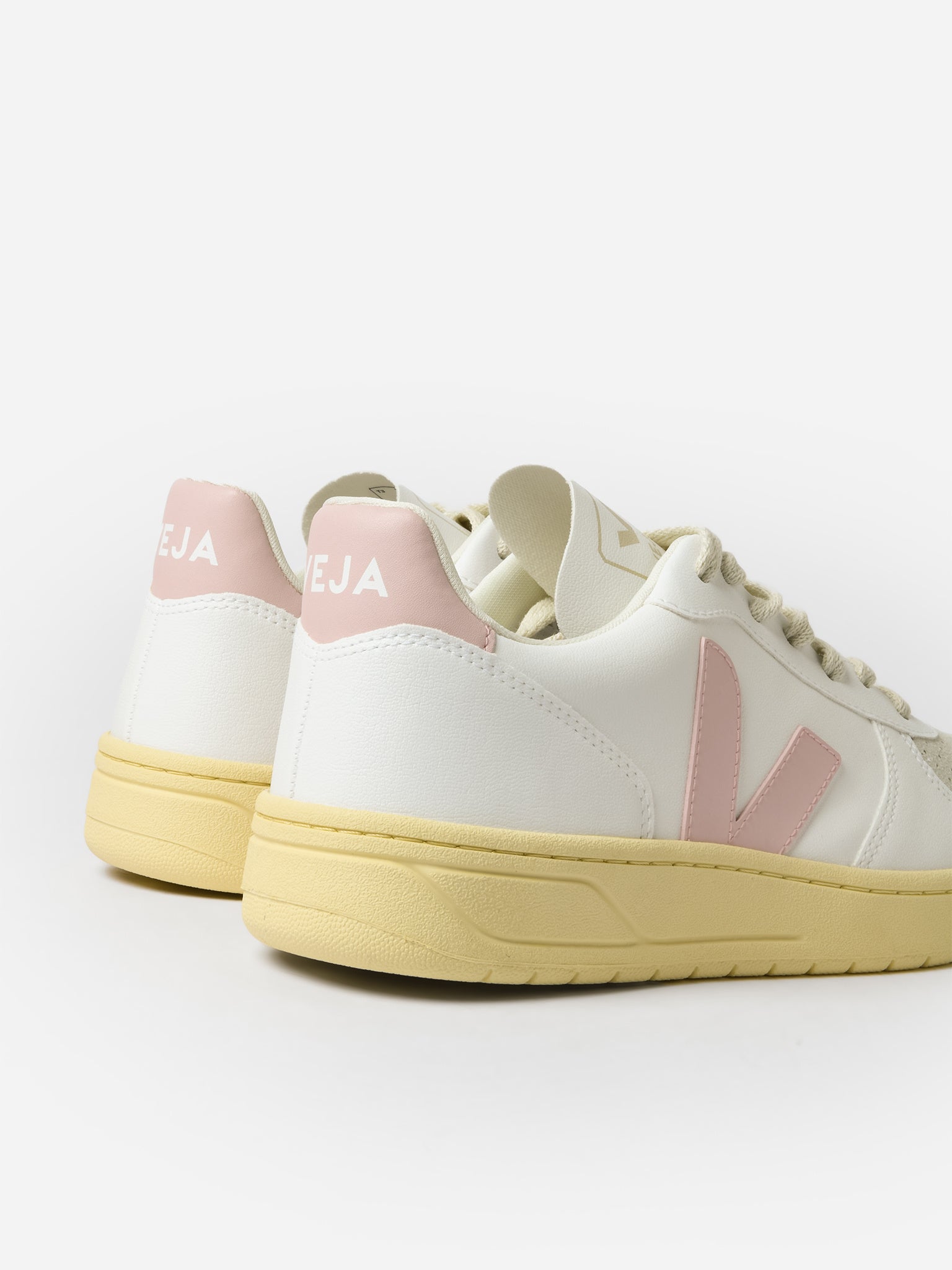 Veja v10 hot sale white petale black