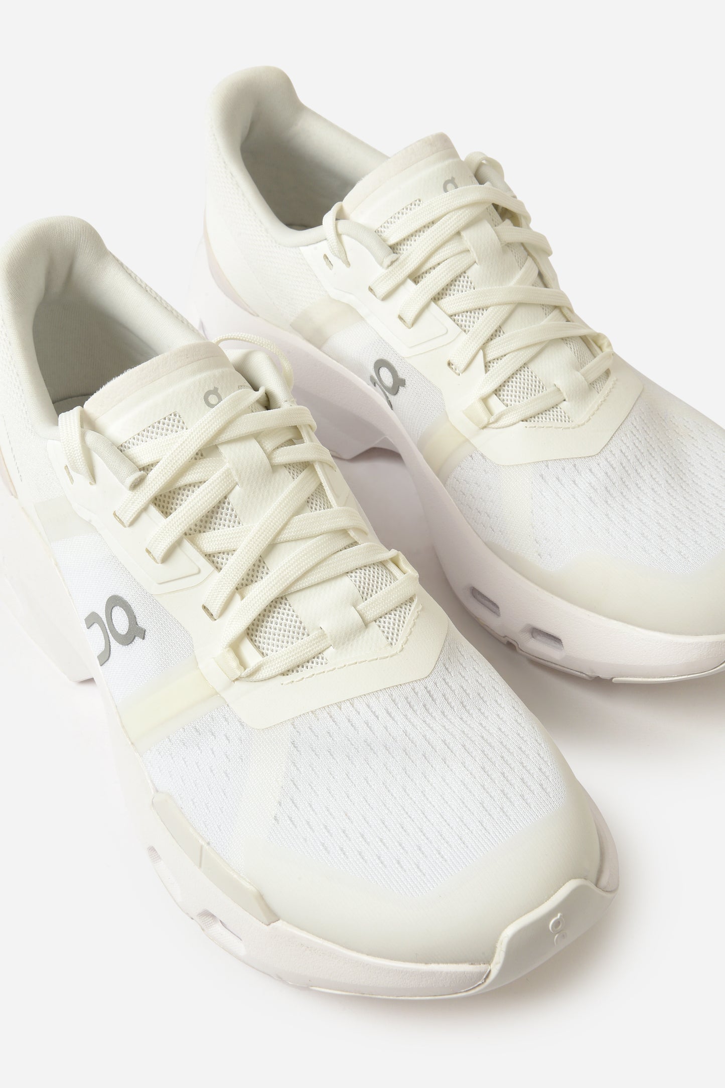 ON Women's Cloudpulse Sneaker