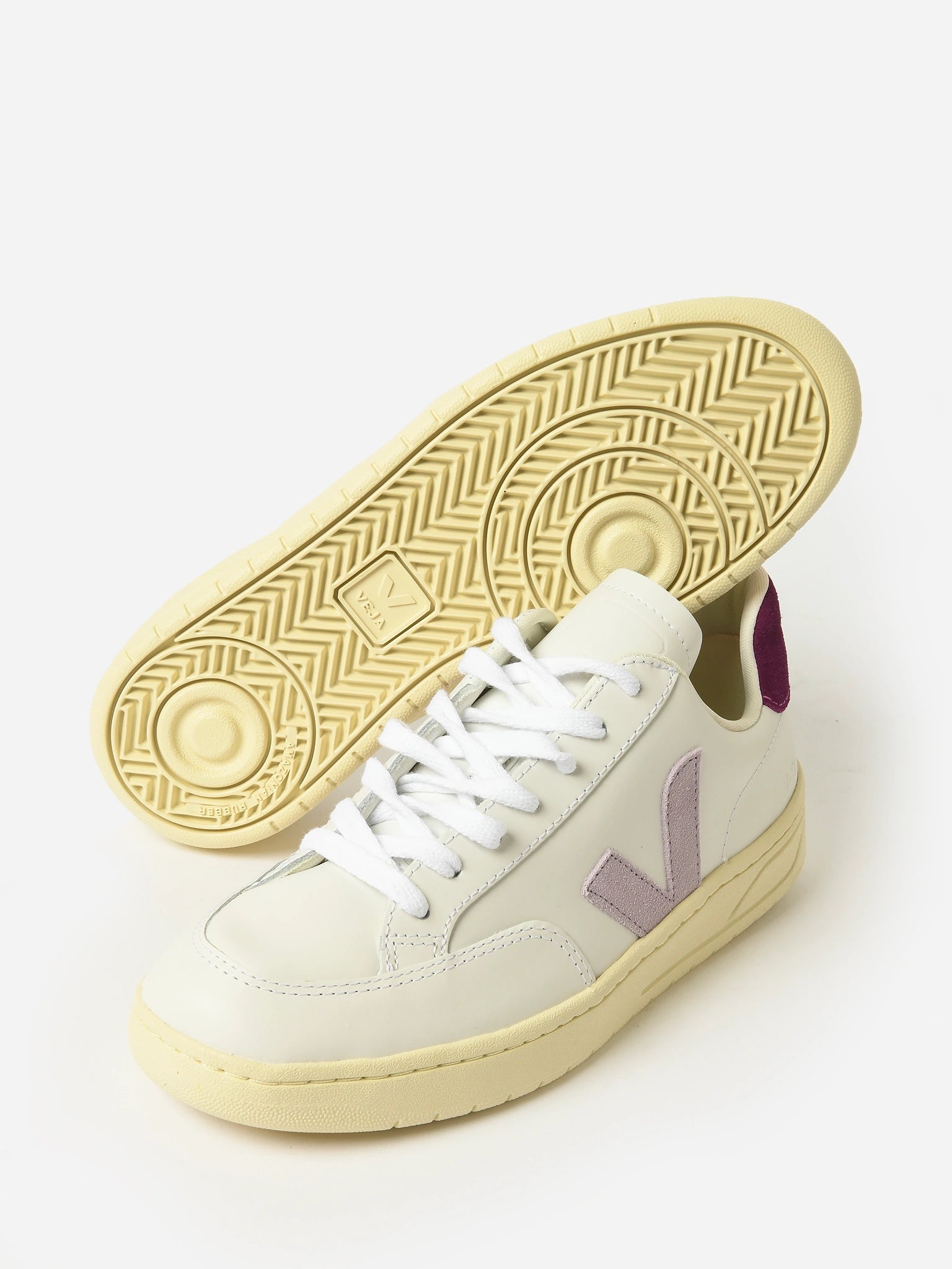 Veja best sale v12 gold