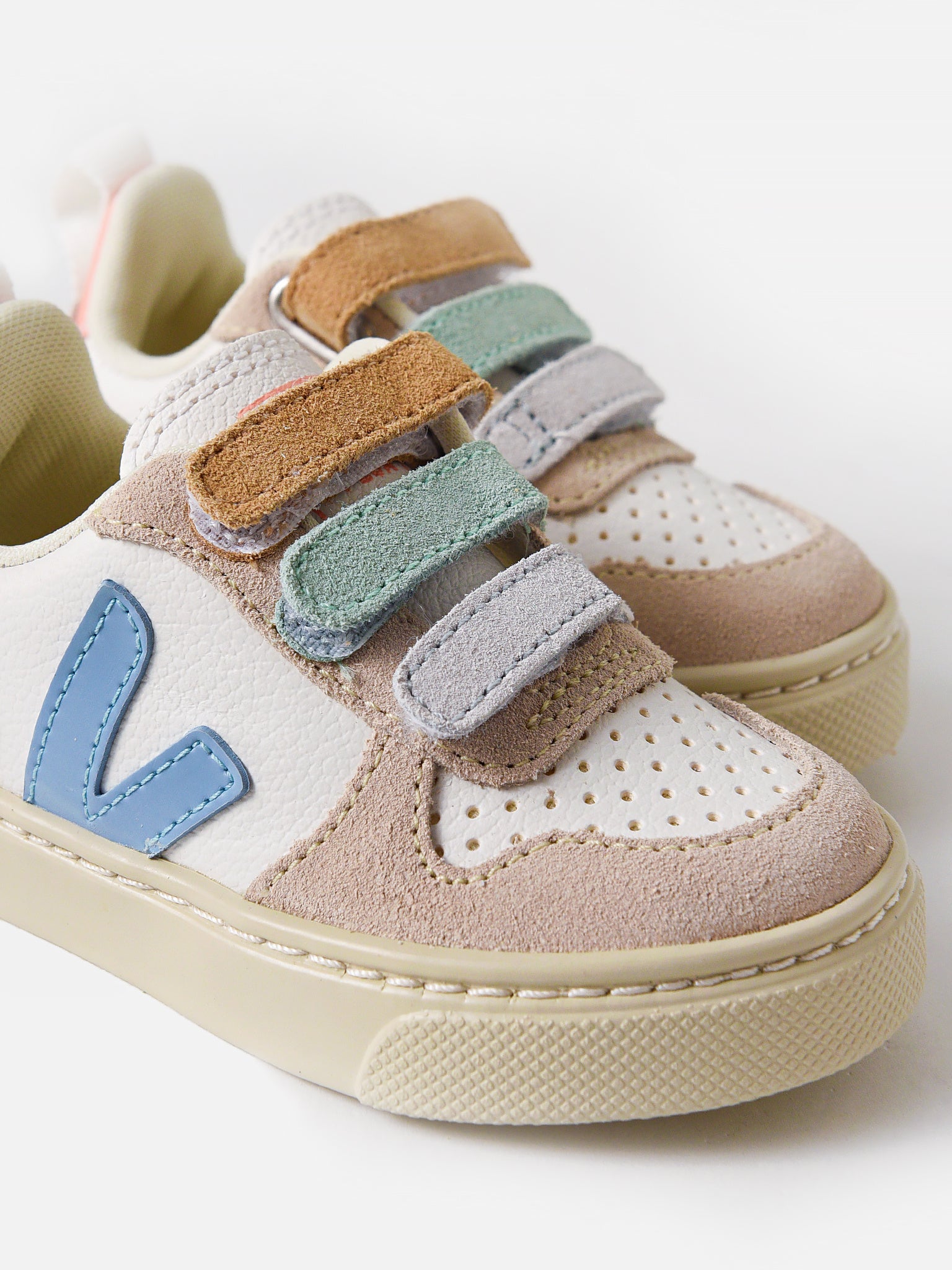 Veja Kids' Small V-10 Chromefree Sneaker – Saintbernard.com