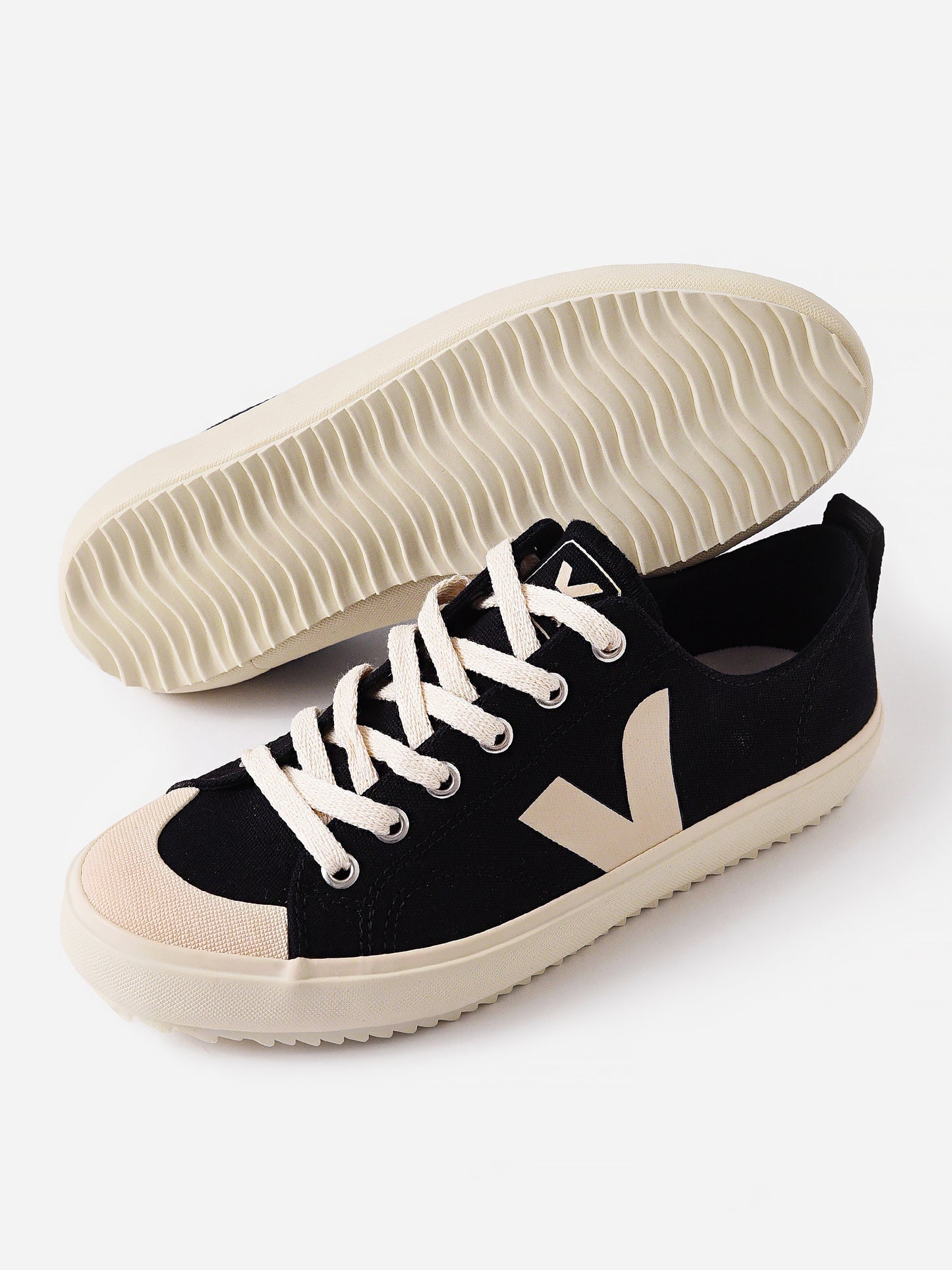 Veja Women's Nova Canvas Sneaker